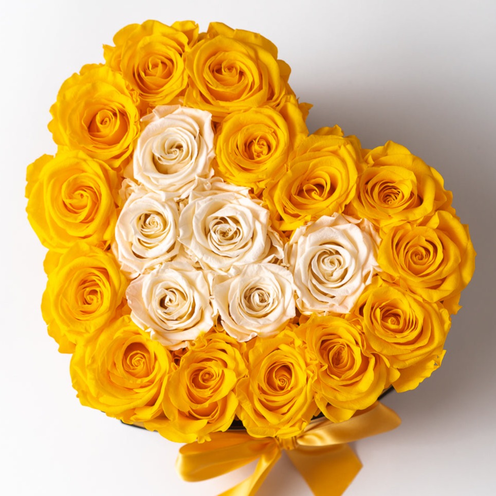 Heart Black Box | Yellow & Chic Champagne Roses